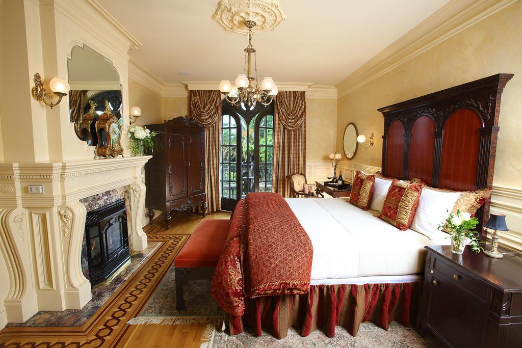 Ledson Hotel & Zina Lounge Sonoma Room photo